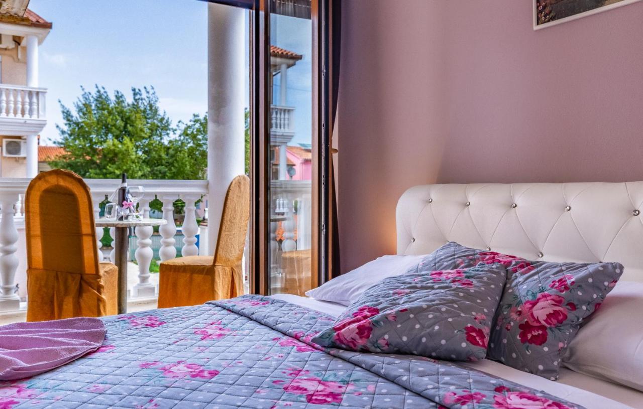 Villa San Rocco Bed & Breakfast Medulin Exteriör bild